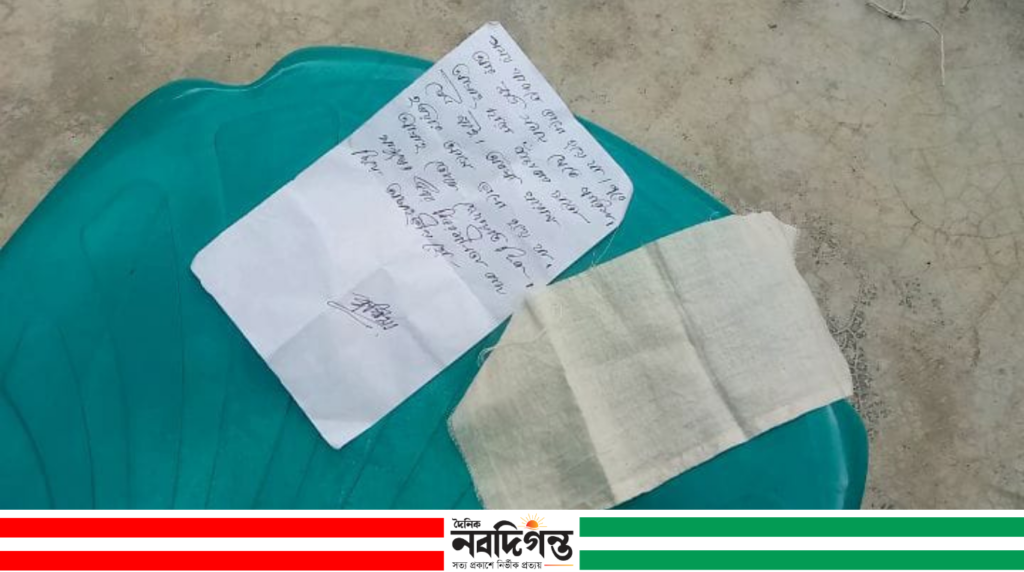 সময় থাকতে ভাল হয়ে যা! দরজার সামনে কাফনের কাপড় ও চিরকুট!