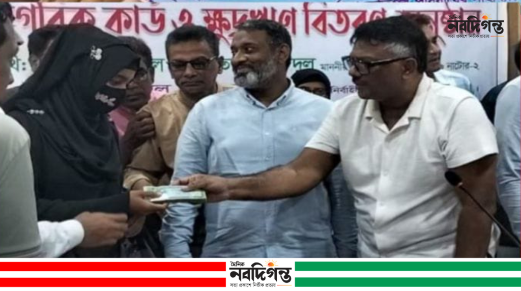 নলডাঙ্গায় ক্ষতিগ্রস্ত পরিবার পেল ঢেউটিন ও আর্থিক সহায়তা নলডাঙ্গায় ক্ষতিগ্রস্ত পরিবার পেল ঢেউটিন ও আর্থিক সহায়তা
