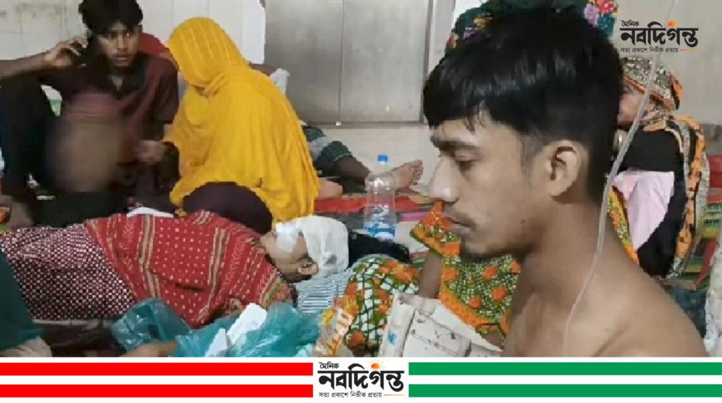 খুলনার টুটপাড়ায় রিকশাচালকের হামলায় স্ত্রী-ছেলেমেয়েসহ আহত ৩