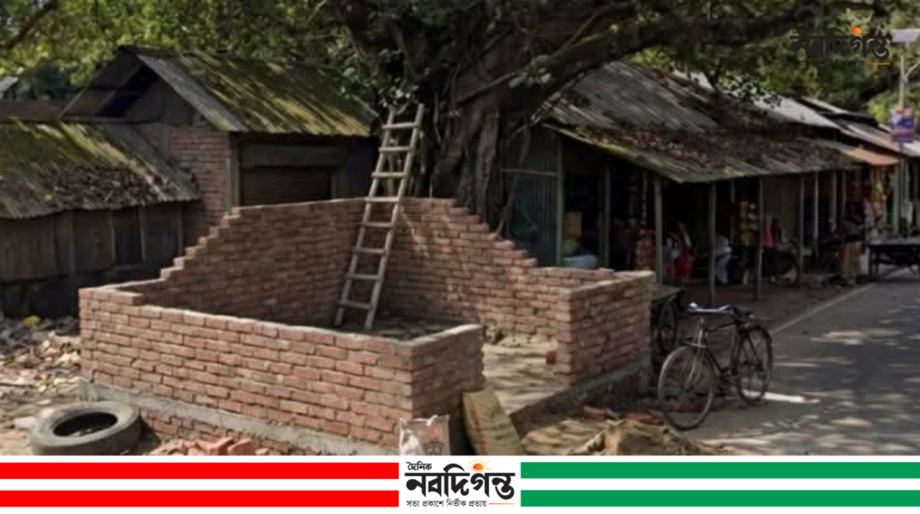 গড়েয়া বাজারে সরকারি জায়গায় দোকান নির্মাণ, বন্ধের পর ফের কাজ