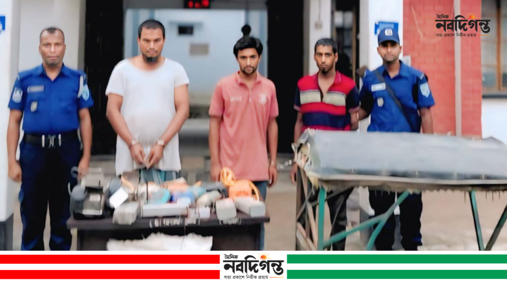 ঠাকুরগাঁওয়ে ইজিবাইক চোরচক্রের ৩ সদস্য গ্রেপ্তার, উদ্ধার বিপুল পরিমাণ যন্ত্রাংশ