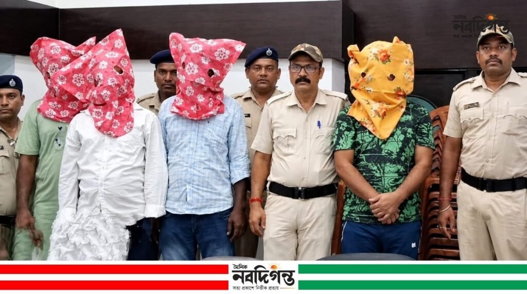 মুর্শিদাবাদে বাংলাদেশমুখী অস্ত্রের চালান, তামাবিল সড়কে নজরদারি নিয়ে প্রশ্ন মুর্শিদাবাদে বাংলাদেশমুখী অস্ত্রের চালান, তামাবিল সড়কে নজরদারি নিয়ে প্রশ্ন