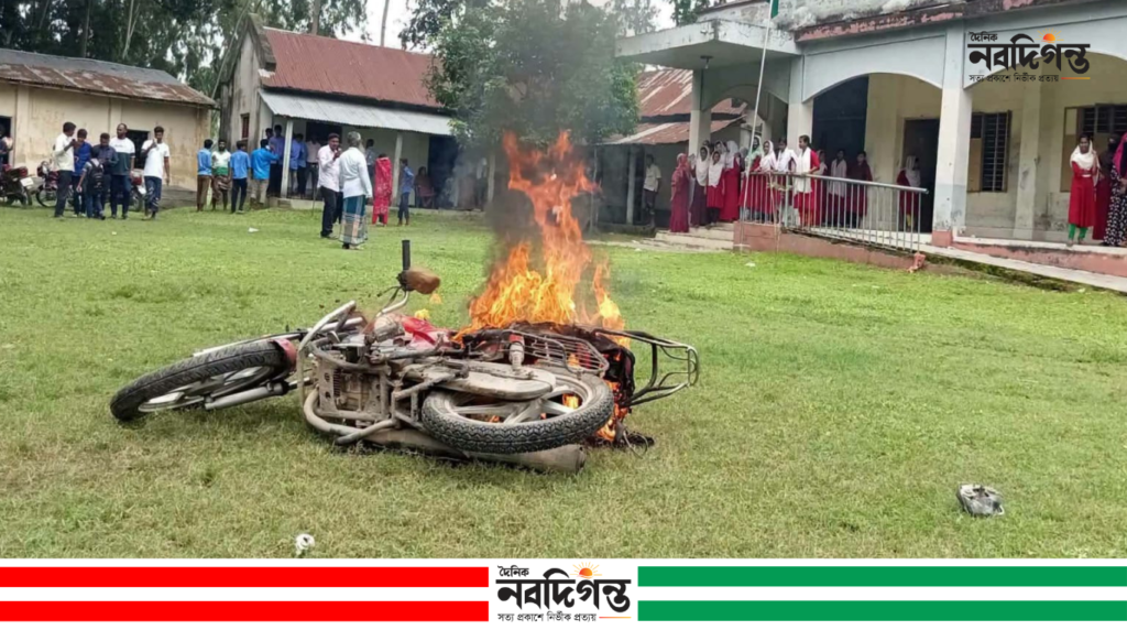 মান্দায় শিক্ষার্থীদের বিক্ষোভে প্রধান শিক্ষক অবরুদ্ধ, মোটরসাইকেলে আগুন