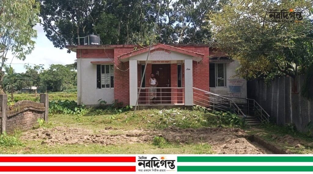 তারাকান্দায় কমিউনিটি ক্লিনিকের জায়গা দখল করে ঘর নির্মাণের অভিযোগ