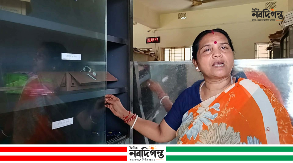 বালিয়াকান্দিতে দোকানদারবিহীন ‘সততা স্টোর’, শিখছে শিক্ষার্থীরা বালিয়াকান্দিতে দোকানদারবিহীন ‘সততা স্টোর’, শিখছে শিক্ষার্থীরা