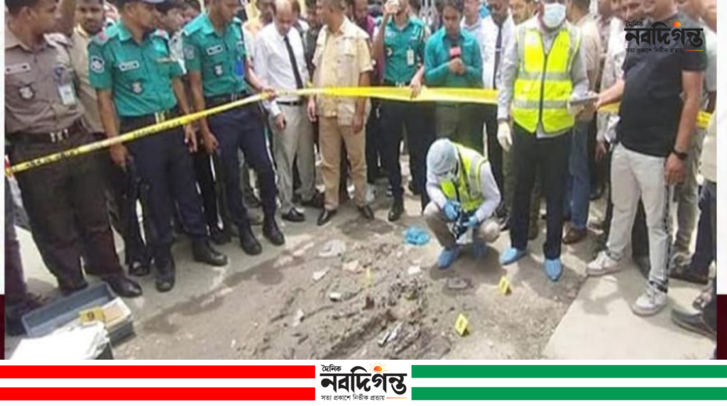 বরিশাল আদালত চত্বরে ককটেলসদৃশ বস্তুর বিস্ফোরণ, আতঙ্ক