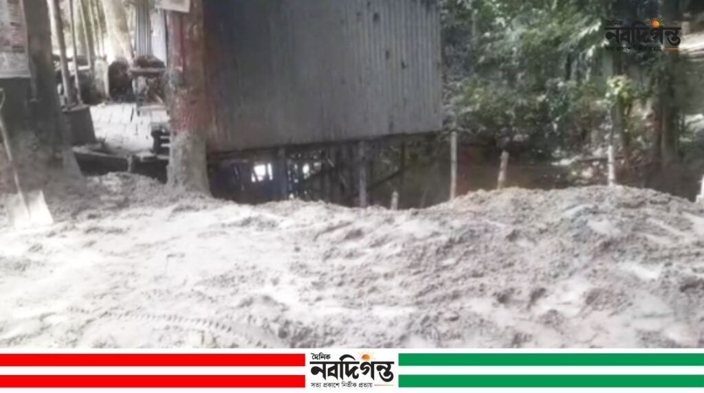 রাজৈরে সরকারি খাল দখল করে বালু ভরাটের অভিযোগ, স্থাপনা নির্মাণের প্রস্তুতি রাজৈরে সরকারি খাল দখল করে বালু ভরাটের অভিযোগ, স্থাপনা নির্মাণের প্রস্তুতি
