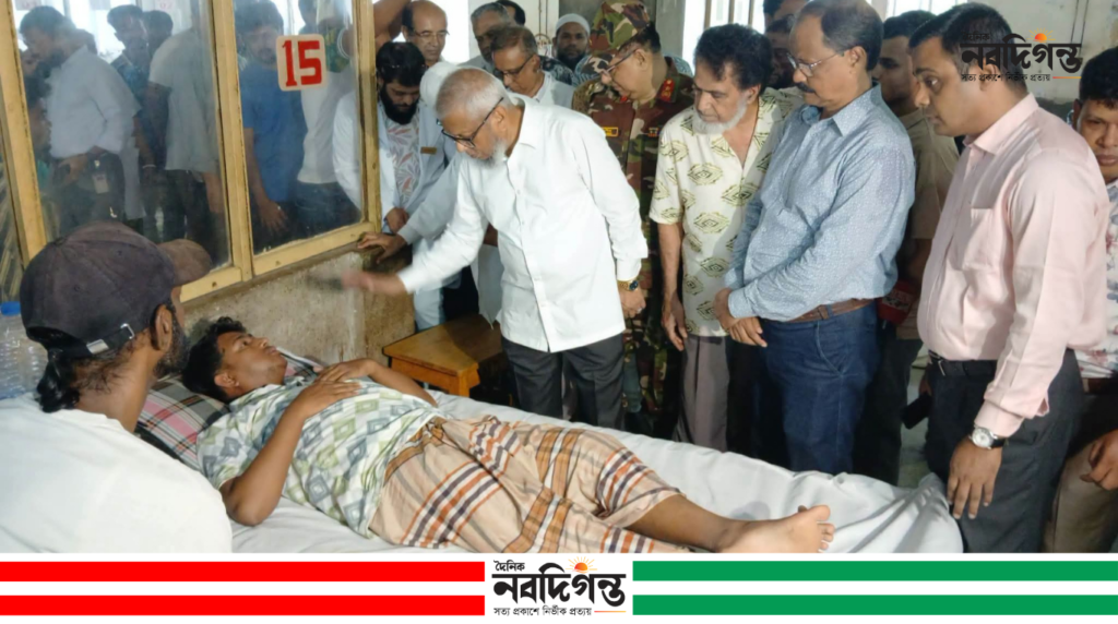 সড়ক দুর্ঘটনায় আহতদের দেখতে ওসমানী মেডিকেলে মন্ত্রী আরিফুল হক