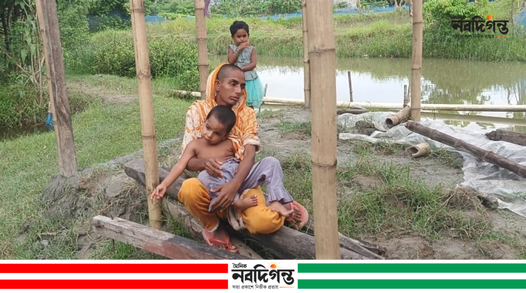 রামপালে ঘরভাড়া দিতে মাথার চুল বিক্রি করলেন অসহায় মা রামপালে ঘরভাড়া দিতে মাথার চুল বিক্রি করলেন অসহায় মা