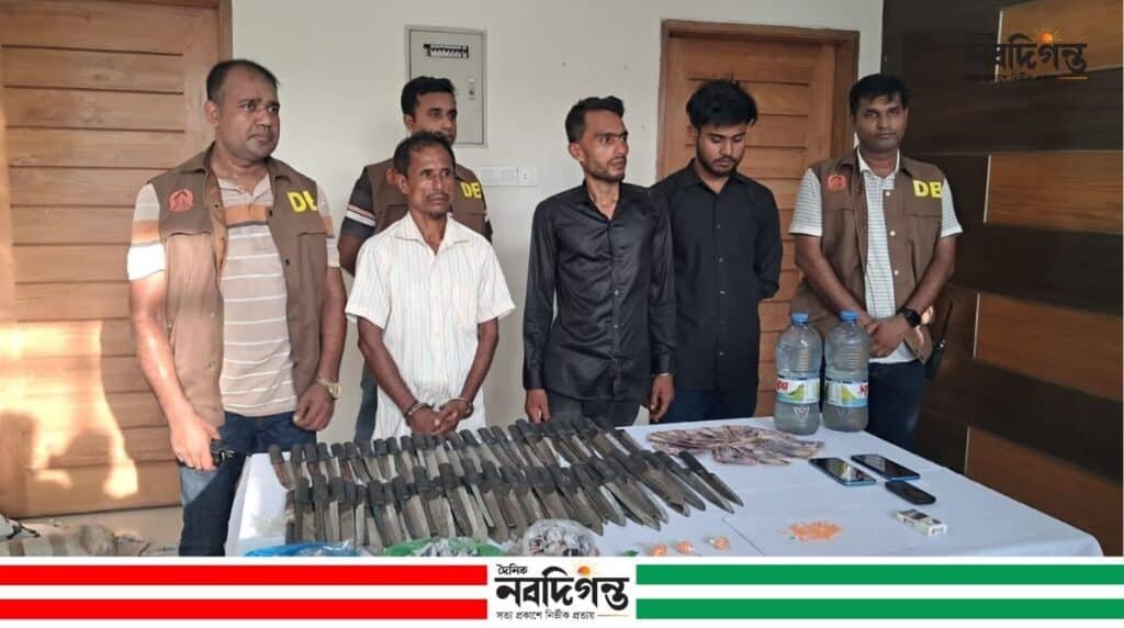 বাগেরহাটে মাদক, অস্ত্র ও জাল টাকাসহ গ্রেপ্তার ১১
