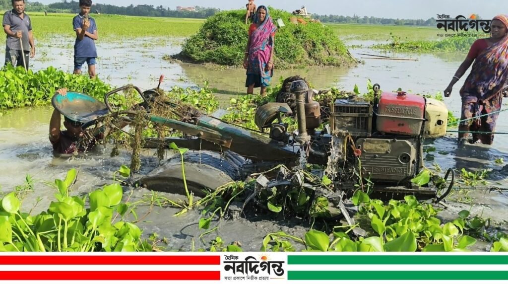 শ্যামনগরে কৃষকের দুই পাওয়ার ট্রিলার পুকুরে ফেলে ক্ষতির অভিযোগ