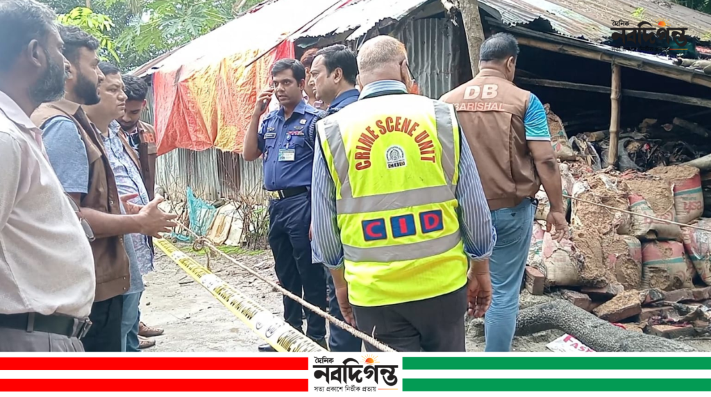 বাকেরগঞ্জে বোমাসদৃশ বস্তুর বিস্ফোরণে একই পরিবারের ৩ জন দগ্ধ