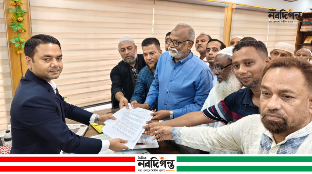 রূপগঞ্জে ওয়াকফকৃত জমি দখলের অভিযোগ, প্রধানমন্ত্রীর উদ্দেশে স্মারকলিপি