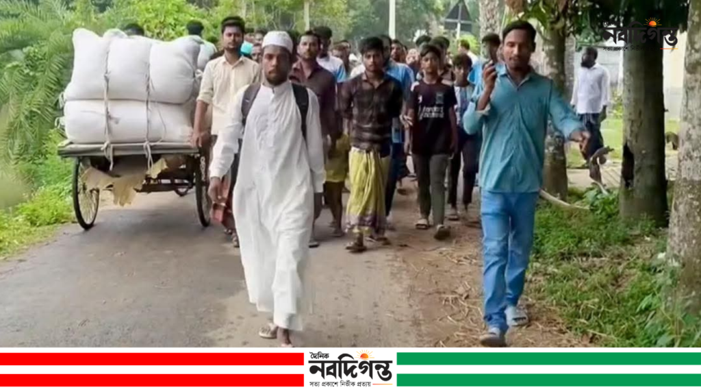 ভিসা ছাড়াই হজের উদ্দেশে পায়ে হেঁটে মক্কার পথে সিংড়ার দিনমজুর