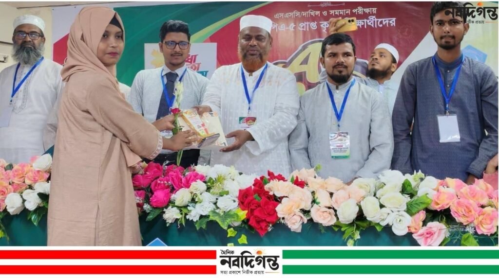 পাইকগাছা ও কয়রার জিপিএ-৫ প্রাপ্ত ১২০ কৃতী শিক্ষার্থীদের সংবর্ধনা
