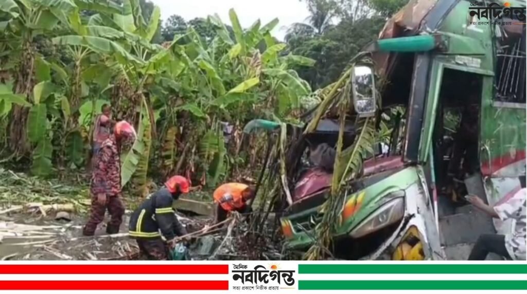 গোপালগঞ্জের মুকসুদপুরে যাত্রীবাহী বাস নিয়ন্ত্রণ হারিয়ে খাদে পড়ে ৩ জন নিহত আহত ২৫ গোপালগঞ্জের মুকসুদপুরে যাত্রীবাহী বাস নিয়ন্ত্রণ হারিয়ে খাদে পড়ে ৩ জন নিহত আহত ২৫