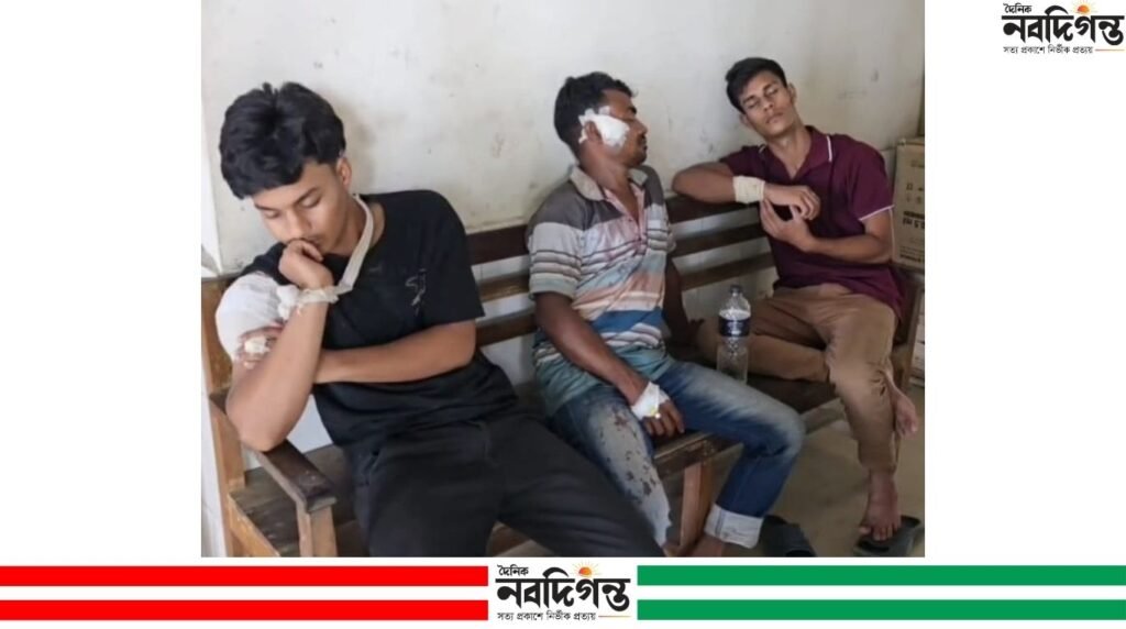 জমি বিরোধের জেরে রূপগঞ্জে সশস্ত্র হামলা, দুই কলেজছাত্রসহ কুপিয়ে জখম ৩ জমি বিরোধের জেরে রূপগঞ্জে সশস্ত্র হামলা, দুই কলেজছাত্রসহ কুপিয়ে জখম ৩