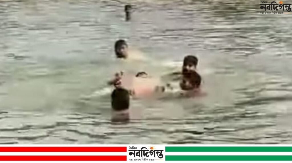 ‎খুলনায় পুকুরে ডুবে ১৮ মাসের শিশুর মৃ/ত্যু; এলাকায় শোকের ছায়া