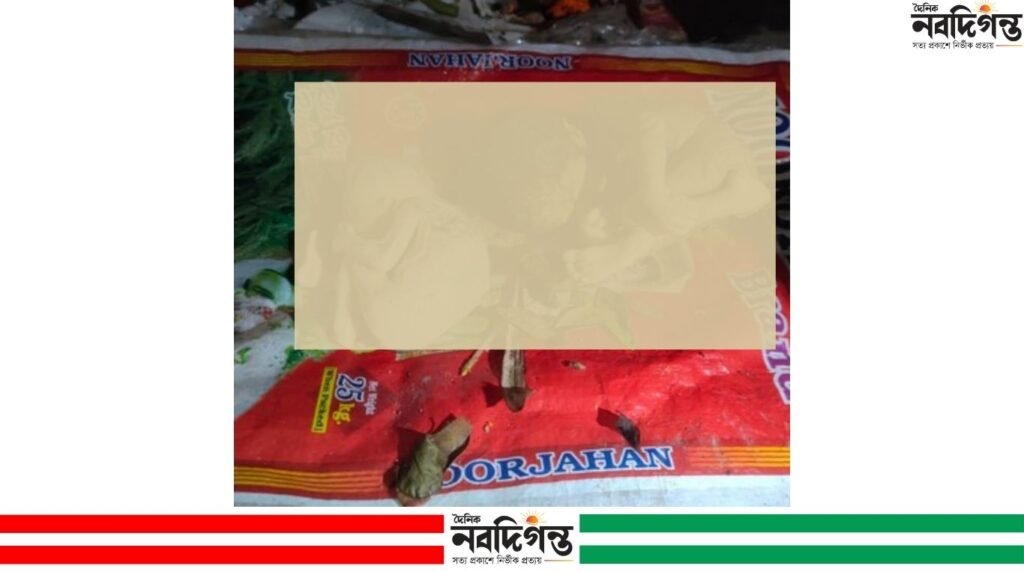 বরিশালে ময়লার স্তূপ থেকে ২ নবজাতকের ম/র/দে/হ উদ্ধার করেছে পুলিশ