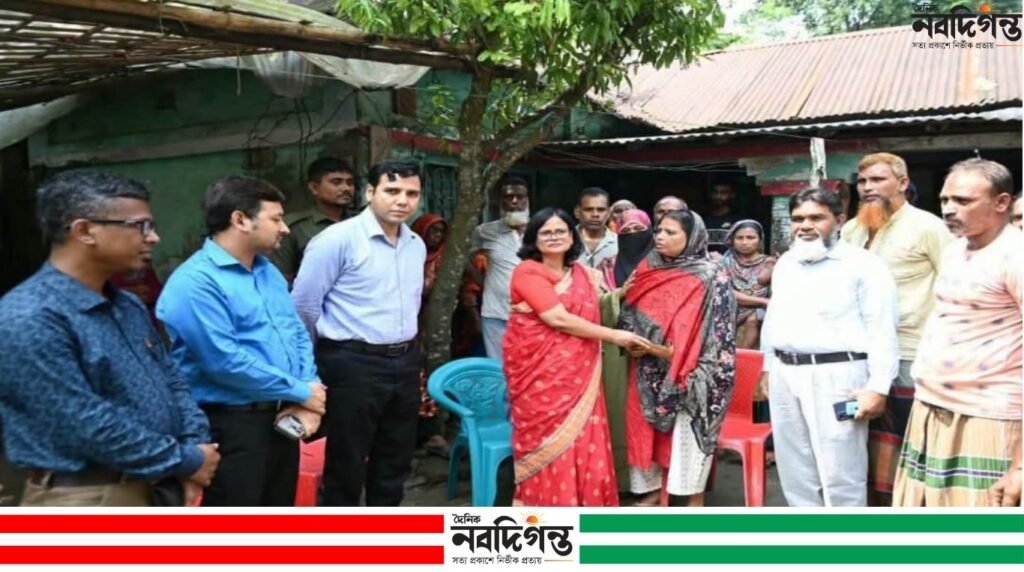 আট দিন পর উদ্ধার রাকিবের মরদেহ, শোকাহত মায়ের পাশে খুলনার জেলা প্রশাসক