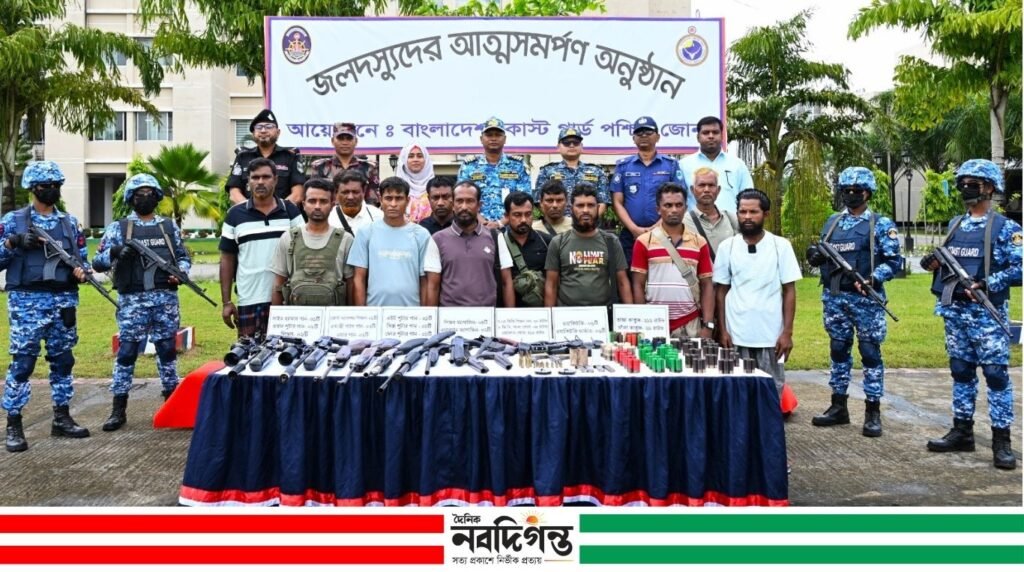 সুন্দরবনে বনদস্যু দমনে কোস্টগার্ডের সফলতা, ‘নানা ভাই’ বাহিনীর প্রধানসহ ১২ জনের আত্মসমর্পণ