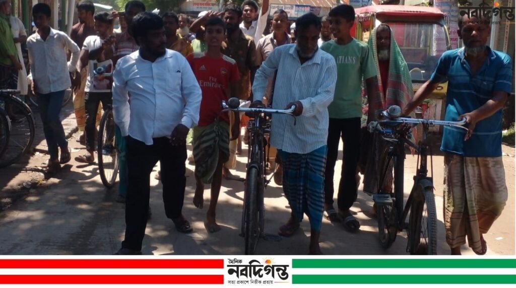 নাগেশ্বরীতে সারের দাবীতে বিক্ষোভ মিছিল ও প্রতিবাদ সভা