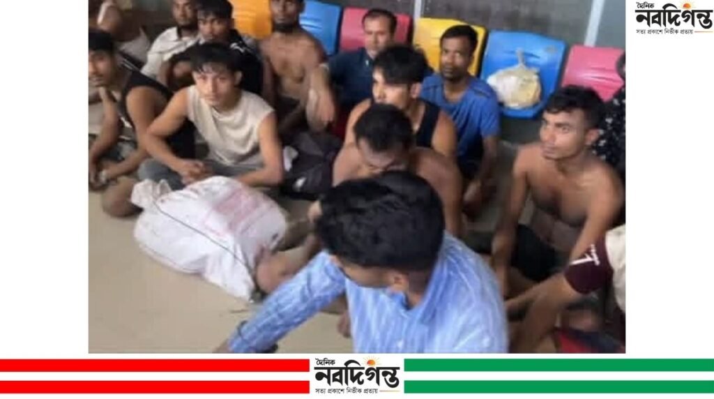 টেকনাফে সাগরপথে মালয়েশিয়া যাত্রা থামাল পুলিশ-কোস্টগার্ড, উদ্ধার ২০ জন