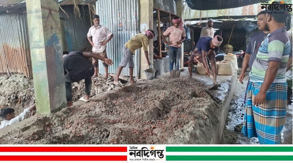 রাজবাড়ীতে জেলা পরিষদ হিসাব রক্ষকের মার্কেট নির্মাণের সুবিধার্থে সরকারী ল্যাট্রিন ভেঙ্গে ফেলার অভিযোগ রাজবাড়ীতে জেলা পরিষদ হিসাব রক্ষকের মার্কেট নির্মাণের সুবিধার্থে সরকারী ল্যাট্রিন ভেঙ্গে ফেলার অভিযোগ